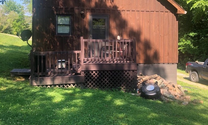 Farmers Maison | Lofty “Musky Cabin” situated on a hill with musky decor, fire ring, and 2 decks!