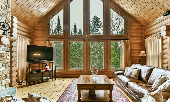 Fiddler Lake Resort Cabine | Log cabin 4 bdrms, spa, indoor& outdoor pool, lake beach, Fiddlerlake resort