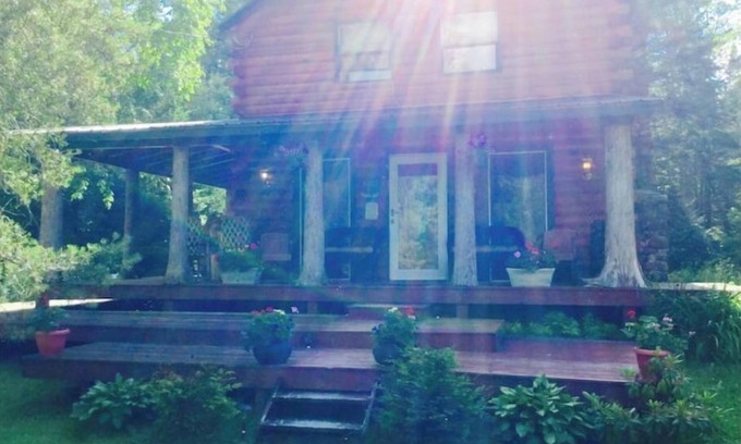 Caroga Lake Maison | Log Cabin Adirondack Lodge on State Trail System That is “PET FRIENDLY”