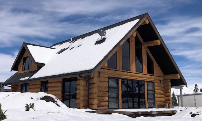 Ohau Maison | Log cabin - beautiful, relaxing getaway with breathtaking views!
