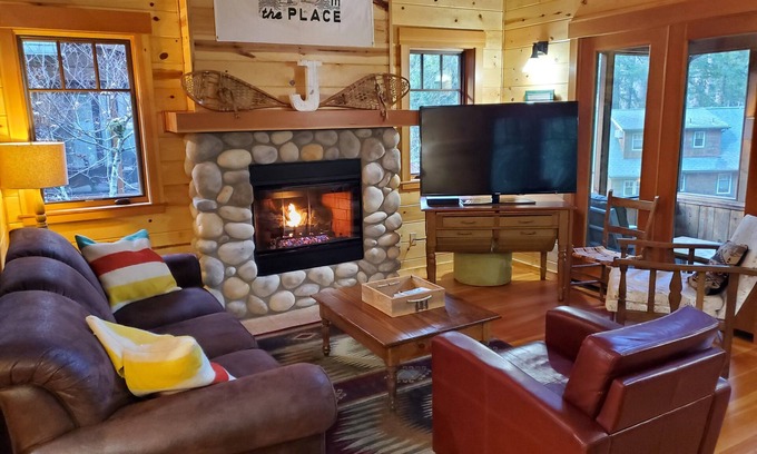 McKenzie Bridge Cabine | Log Cabin Inn - Cabin 12 on the Mckenzie River - minutes from Tokatee and Loloma