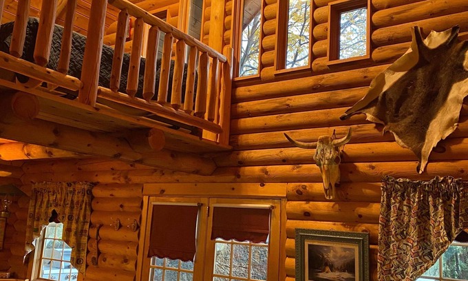 Harpers Ferry Cabine | Log Cabin next to the Mississippi River