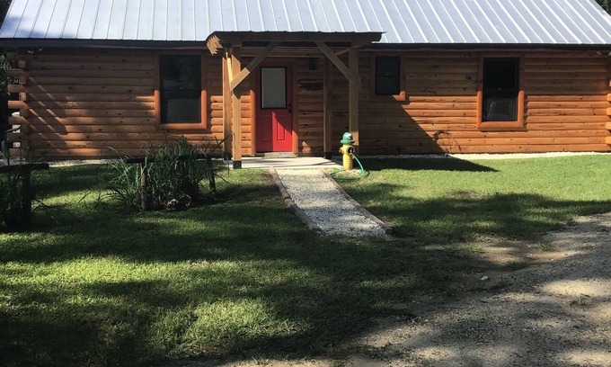 Ocklawaha Cabine | log cabin ,ocklawaha fl, close to ocala villages pet friendly ,lake Weir