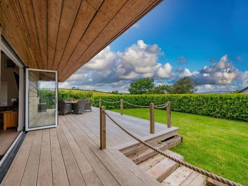 Chillington Maison | Log Cabin On Family Farm With Countryside Views