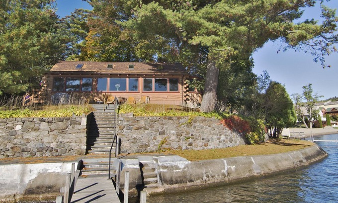 Lake George Maison | Log Cabin sur le lac George, Dock Space