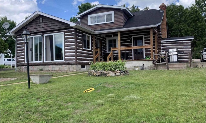 Golden Lake Cottage | Log Cabin on the Beach