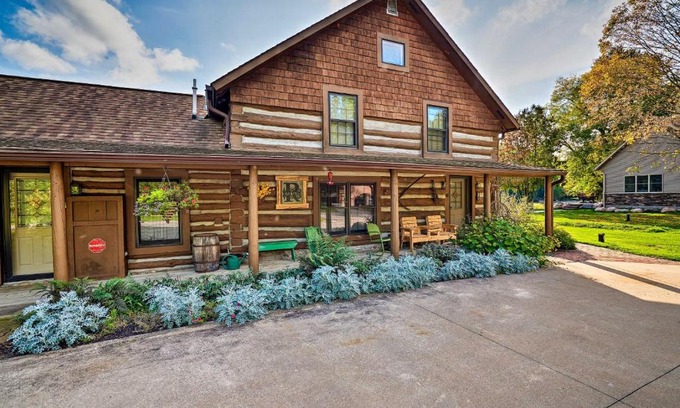 White Lake Maison | Log Cabin on the Wolf River with Private Hot Tub!