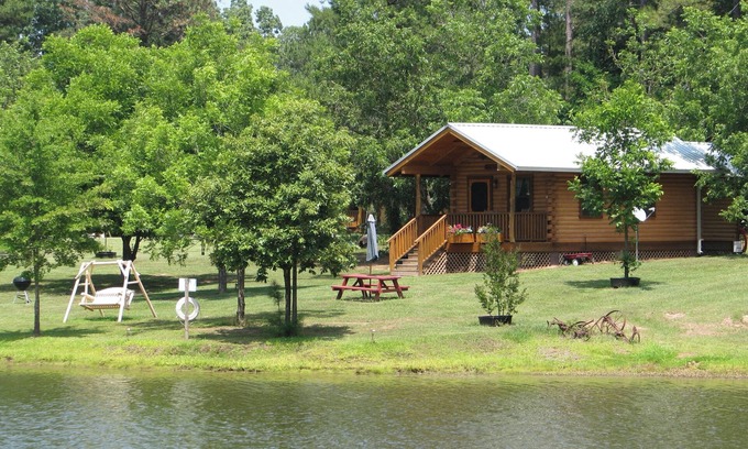 Daingerfield Cabine | Log cabin overlooking a private lake on a working farm