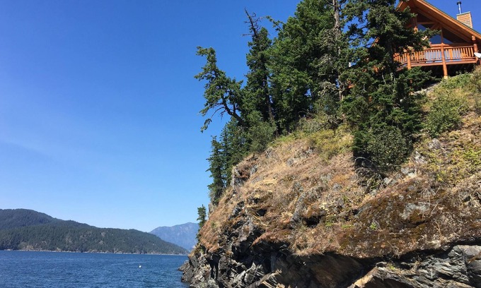 Gray Creek Cabine | Chalet en bois perché sur la rive est du lac Kootenay