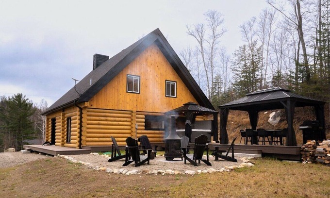 Saint Come Chalet De Ski | Log cabin | Spa | Cozy | Ski Val St-Côme