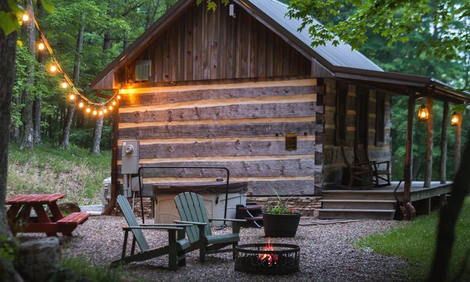 Allegheny Mountains Cabine | Log Cabin w HotTub near Seneca Rocks & Spruce Knob