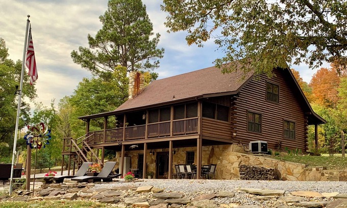 Livingston County Cabine | Log cabin w/walk out basement and loft located on Ohio Rivers edge.