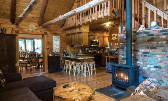 Cochecton Cabine | ** Cabane en rondins * Spa * Sauna * Étang privé * 23 acres * 4. 6mi à Bethel Woods *