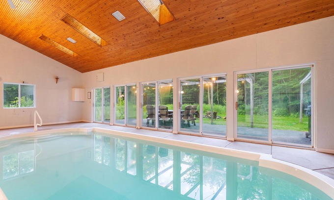 Homer Cabine | Log Cabin with Private Indoor Heated Pool-Hot Tub-firepit-Game Room-100 acres