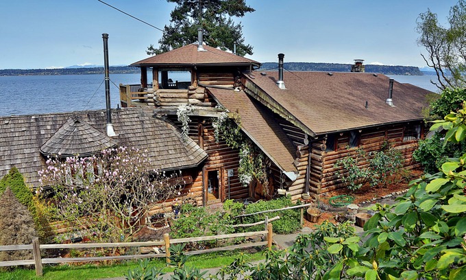 Langley Maison | Log Castle - On the Beach, Expansive Sound / Mountain View (nouveau sur VRBO)