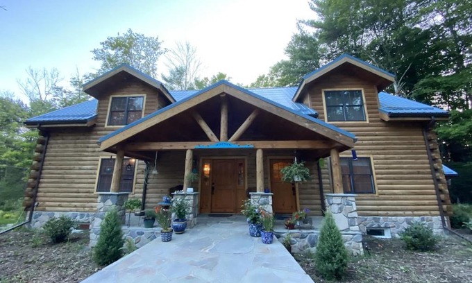 Spencer Lit Et Petit-Déjeuner | Log Country Inn Bed and Breakfast of Ithaca
