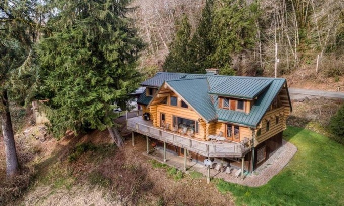 Seaside Maison | Connectez-vous à la maison sur le niveau inférieur Nehalem River 1500sf est tout à vous. Poisson, randonnée, chasse.
