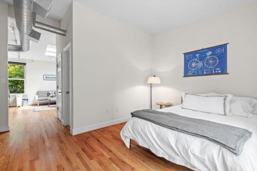 Northwest Maison | Logan Circle Carriage House 1b-1b Central & Bright