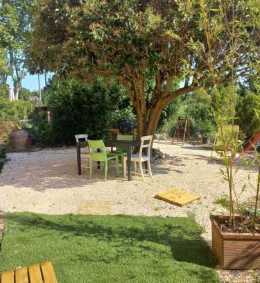 Ceret Appartement | Logement 2 personnes cosy avec petit jardin