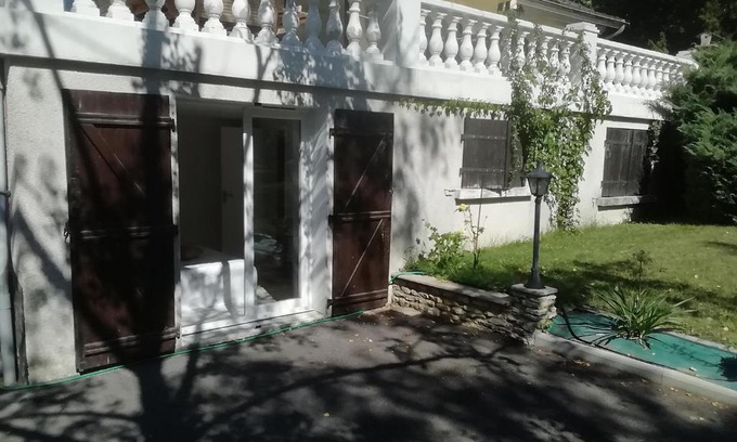 Saint-Eloy-de-Gy Maison | Logement avec 2 chambres pour 5 personnes maxi