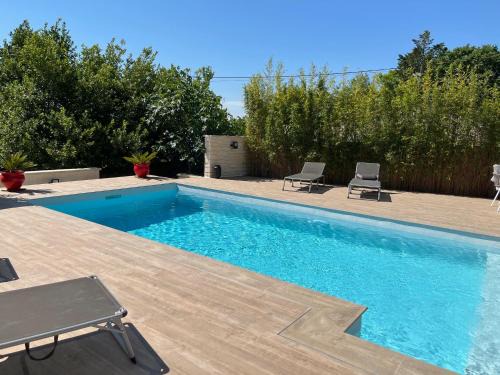 Euzet-les-Bains Appartement | Logement avec piscine et parking