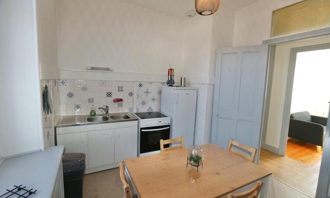 Voiron Appartement | Logement coquet . Parking gratuit garanti