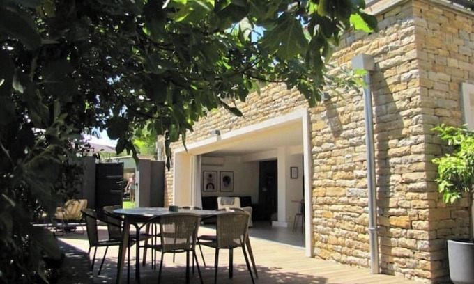 Sollies Pont Villa | logement entier-bas de villa secteur Hyères piscine hammam spa