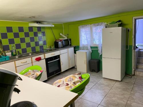 Belle-Eglise Appartement | Logement entrée indépendant, sous sol éclairé, cuisine, SDB WC, jardin
