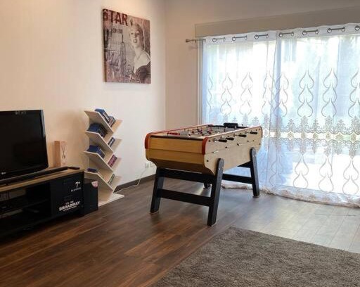 Sannois Appartement | Logement moderne, dans mon jardin, près de Paris et stade de France avec place de stationnement