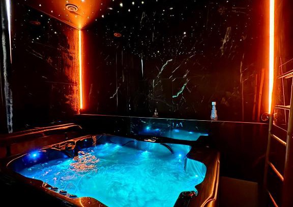 Charleroi Maison | Logement privé avec Jacuzzi haut de gamme ! près de l'Aéroport de Charleroi