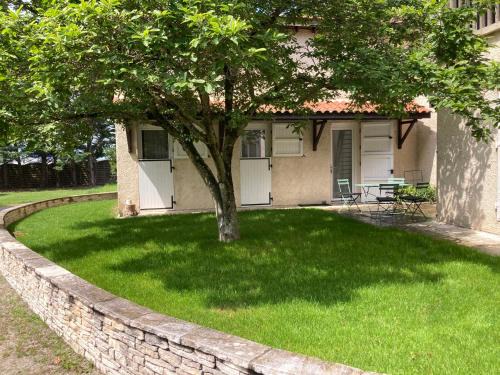 Andrezieux-Boutheon Appartement | Logement type 2 dans un parc verdoyant