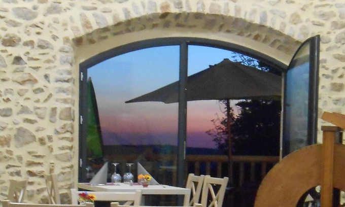 Saint-Bonnet-le-Froid Hôtel | Logis Auberge des Myrtilles