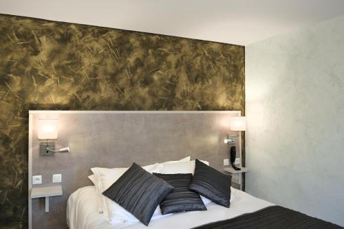 La Ferte-Imbault Hôtel | Logis Auberge À La Tête De Lard