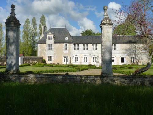 Lavoux Lit Et Petit-Déjeuner | LOGIS du Château du Bois Doucet