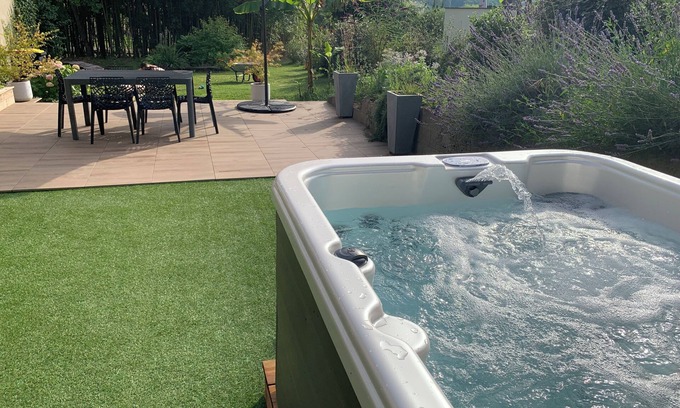 Genebrieres Maison | Logis Groly : Gîte 6 pers avec spa à la campagne proche de Montauban
