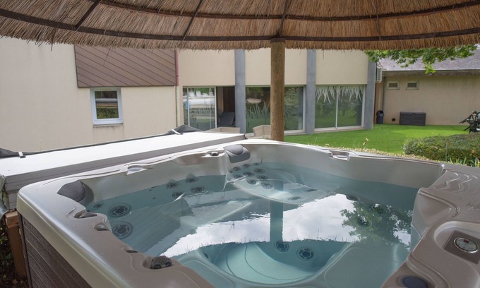 Avrille Hôtel | Logis Hotel Domaine du Moulin Cavier