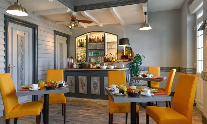 Salbris Hôtel | Logis Hôtel du Dauphin