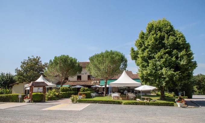 Cuq-Toulza Hôtel | Logis Hôtel et Restaurant La Bombardière