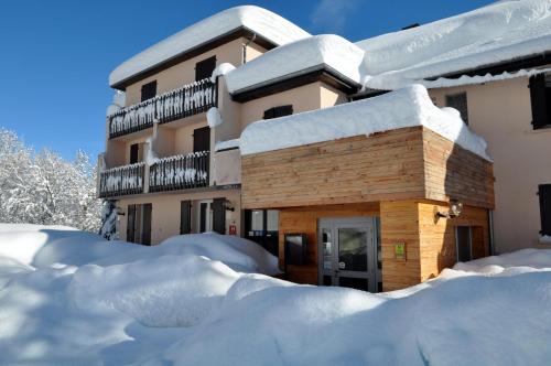 Saint-Jacques-des-Blats Hôtel | Logis Hôtel Le Griou