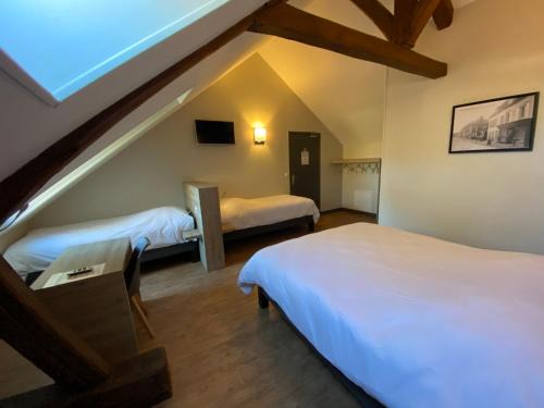 Chaumont-en-Vexin Hôtel | LOGIS - Hôtel & Restaurant Saint Nicolas