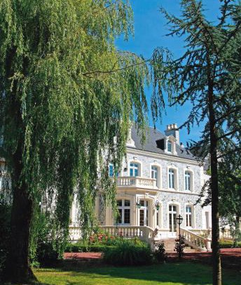 Le Wast Hôtel | Logis Hôtel & Restaurant - Le Château Des Tourelles 3 étoiles