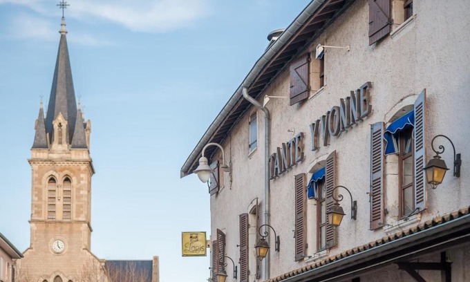 Quincieux Hôtel | Logis Hôtel Tante Yvonne & son restaurant semi-gastronomique - Lyon Nord