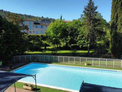 Mollans-sur-Ouveze Hôtel | Logis Hôtels Le Saint Marc