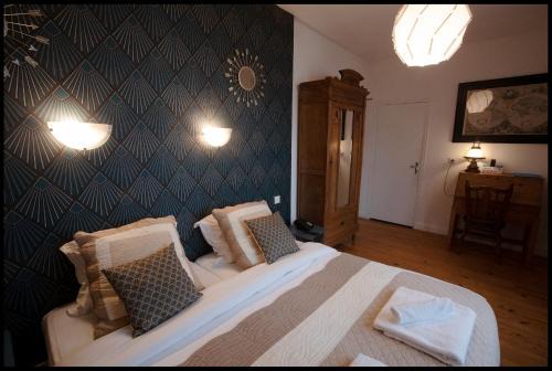 Coucy-le-Chateau-Auffrique Hôtel | LOGIS HOTEL BELLEVUE RESTAURANT LA POMME d'OR