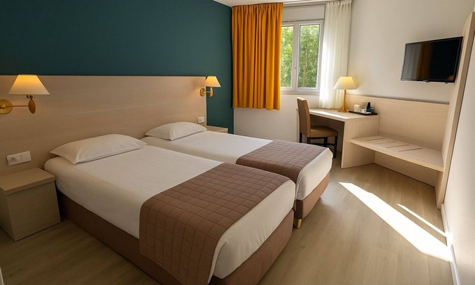 Nantua Hôtel | Logis Hotel L'Embarcadère
