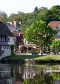 Beaulieu-sur-Dordogne Hôtel | Logis hotel les flots bleus