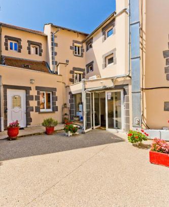 Pontgibaud Hôtel | Logis Hotel restaurant de la Poste