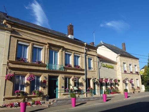 Remilly-Aillicourt Hôtel | Logis La Sapinière