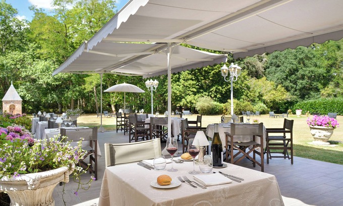 Salbris Hôtel | Logis Le Domaine De Valaudran