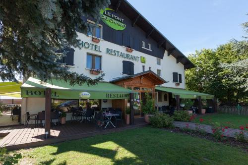 Beaucroissant Hôtel | Logis Le Pont de Champ